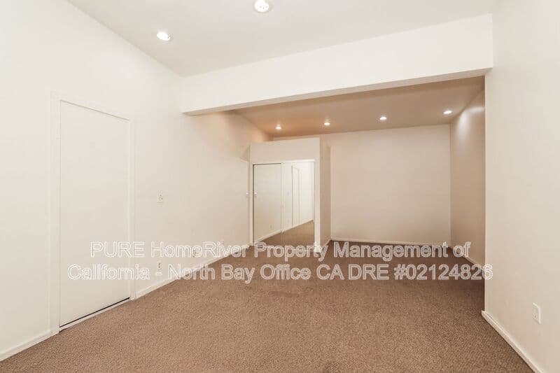 Sonoma House: 201 Meadowlark Ln
