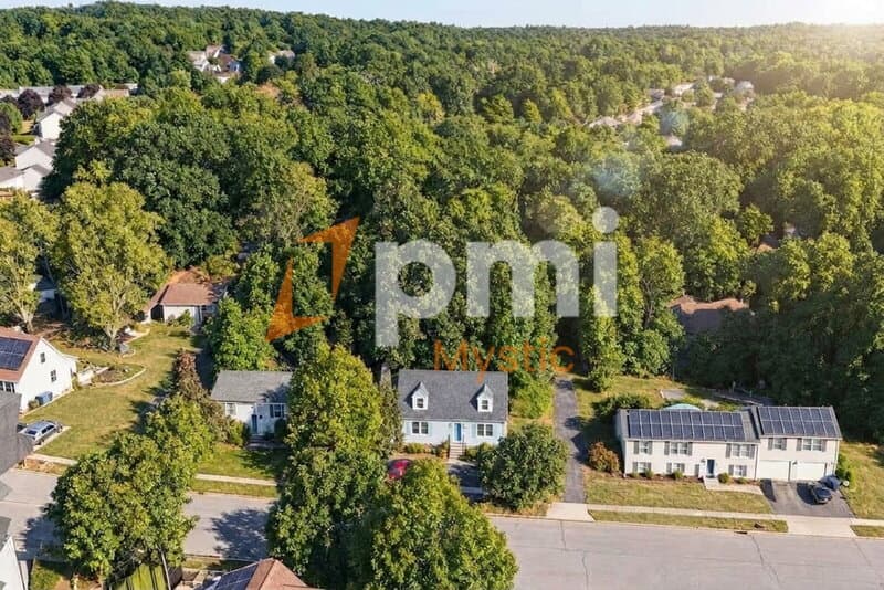 Mystic House: 106 Deerfield Ridge Dr
