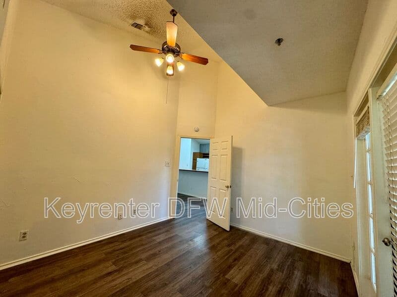 Dallas House: 4800 W Lovers Lane