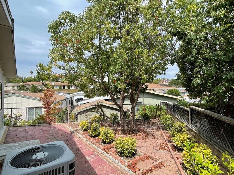 Escondido House: 1822 Seco Glen