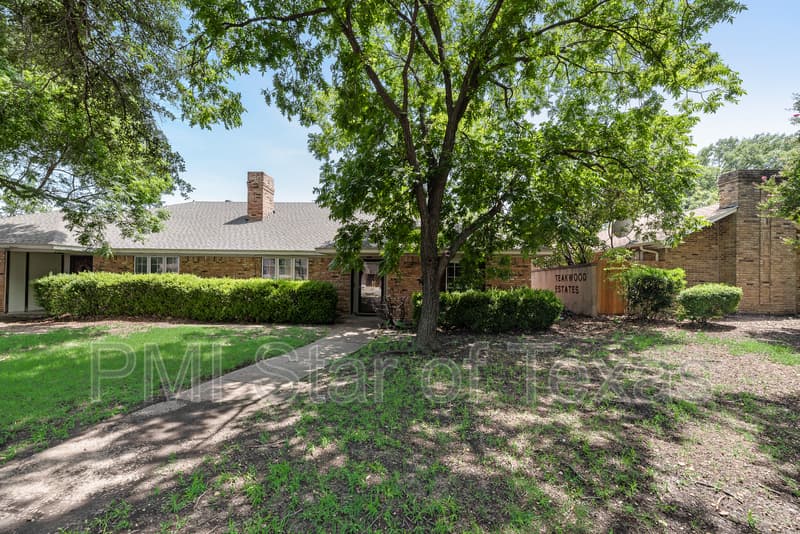 Plano Condo: 2130 Teakwood Ln