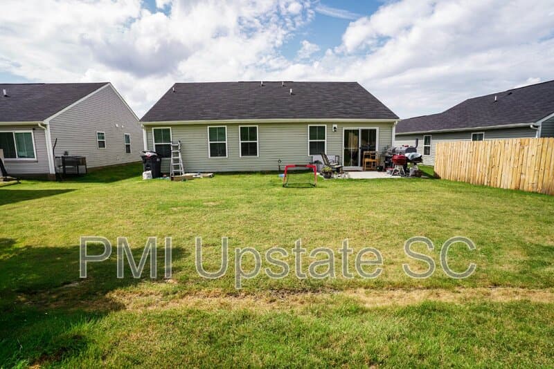Greenville House: 215 Bending Branch Rd