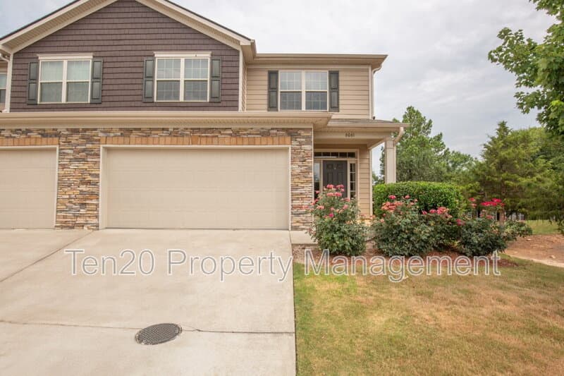 Columbus House: 6061 Townes Way