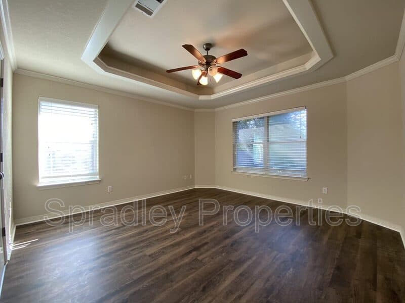 Temple House: 2014 Carriage House Dr