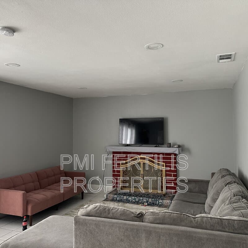 Garden Grove House: 13341 Benton St