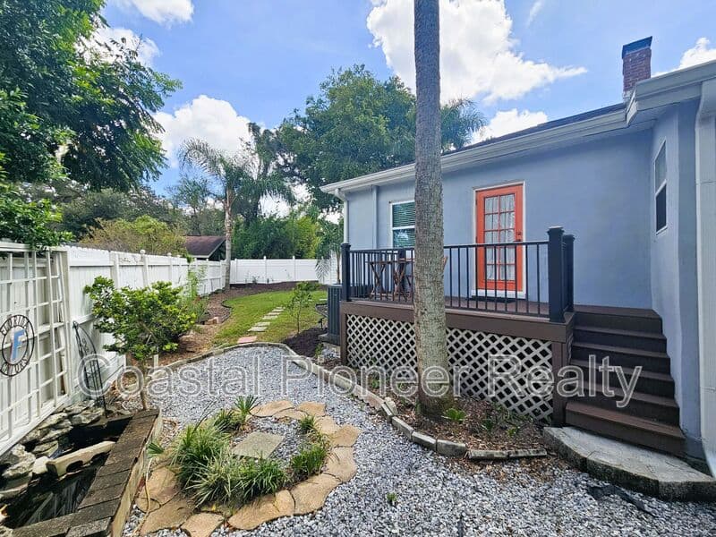 Tampa House: 7301 N 13th St