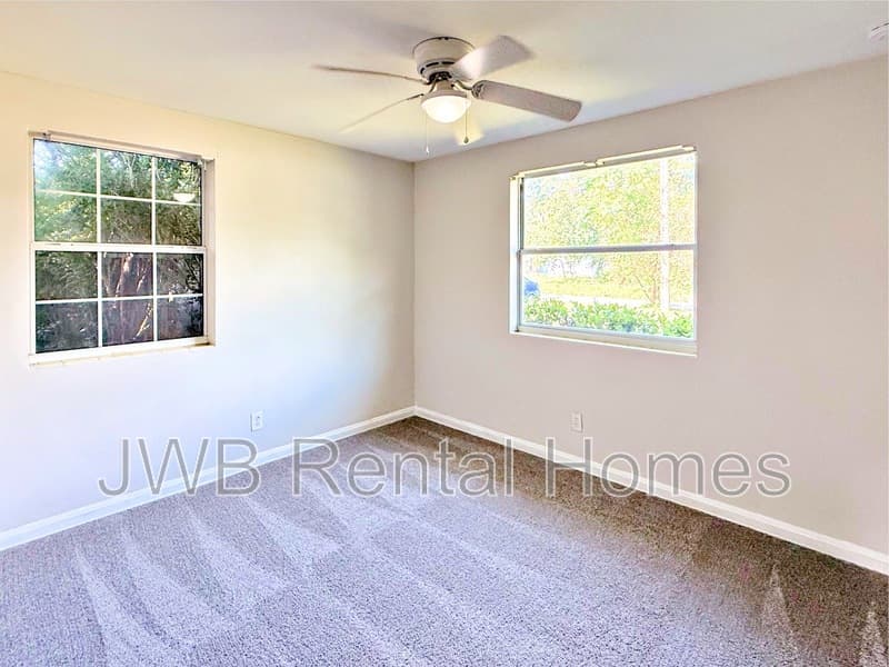 Jacksonville House: 4737 Sprite Rd
