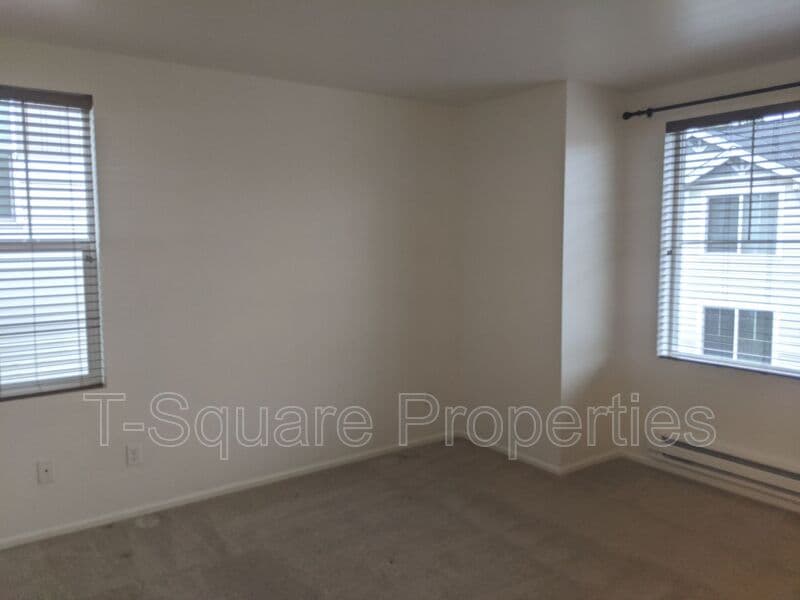 Everett House: 216 126th St SE B