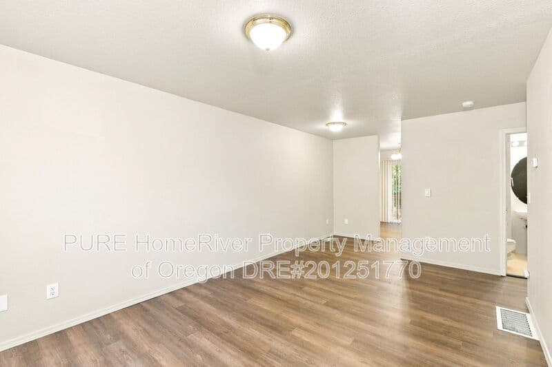 Troutdale House: 778 E Historic Columbia River Hwy