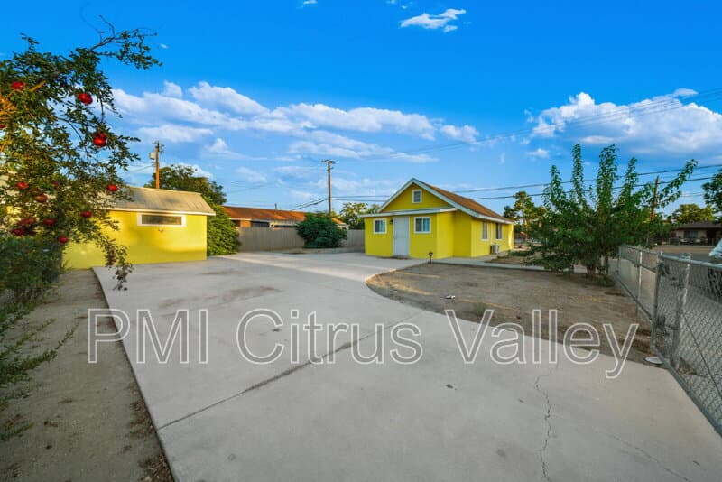 San Jacinto House: 359 East 1st Street