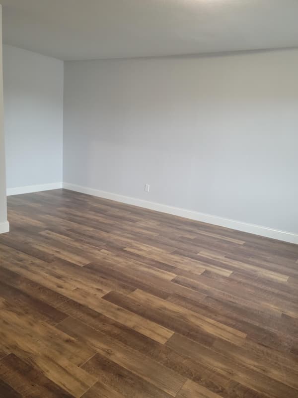 Pella Condo: 205 Oskaloosa Street - 202