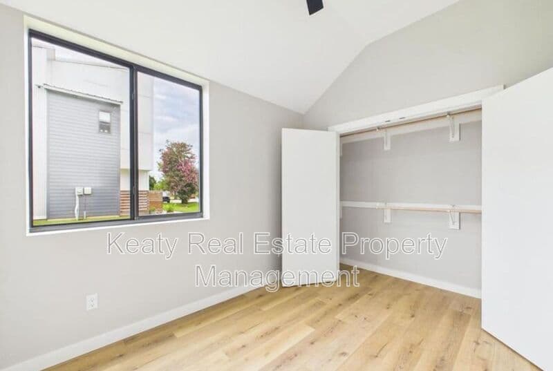 Lafayette House: 1120S Washington Street - Unit 201