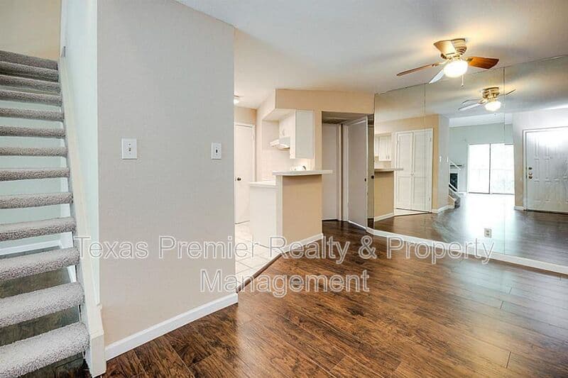 Houston Condo: 10811 Richmond Ave
