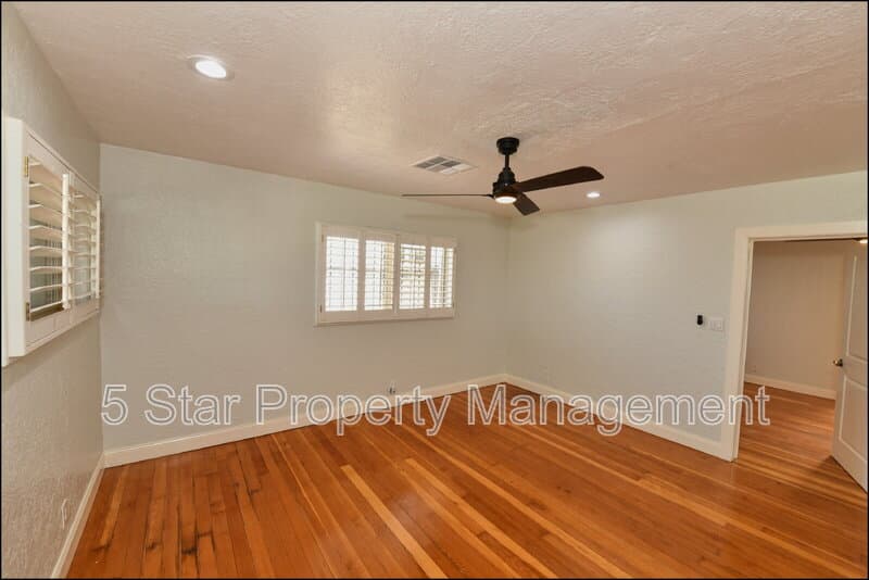 El Paso House: 3030 Aurora Avenue