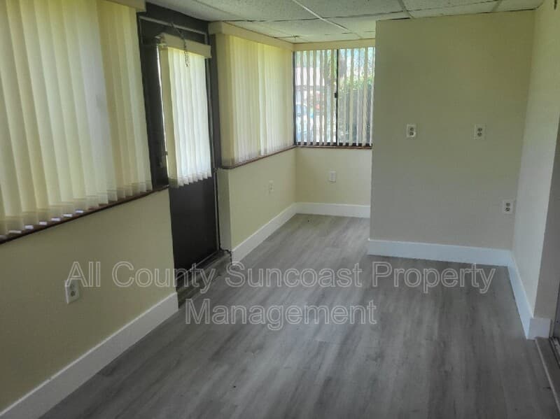 Largo Condo: 1211 11th Circle SE