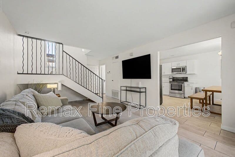 Phoenix Townhome: 2810 E Glenrosa Avenue