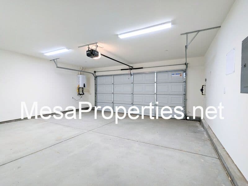 Hesperia House: 9550 Tamarisk Ave.