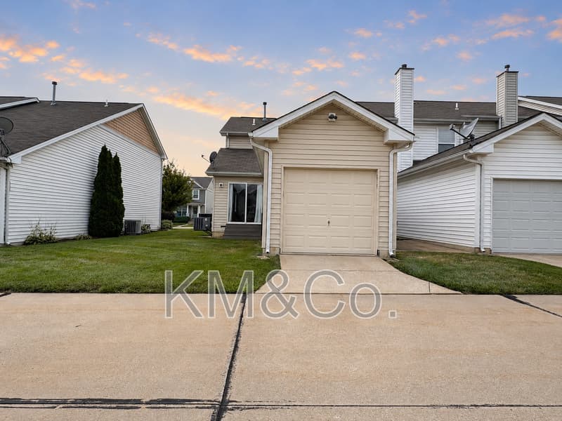 OFallon Townhome: 213 Countryshire