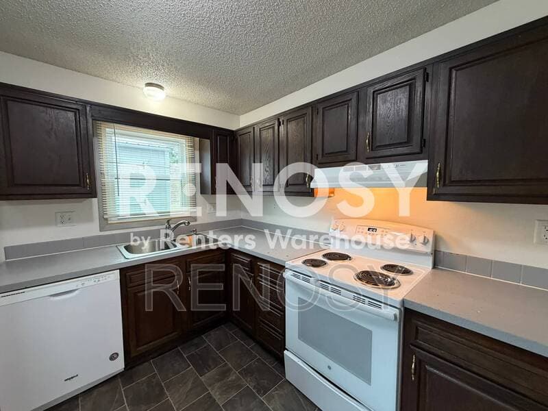 Des Moines Condo: 2002 Evergreen Ave