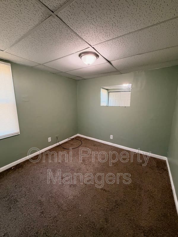 Warren House: 8494 Studebaker Ave