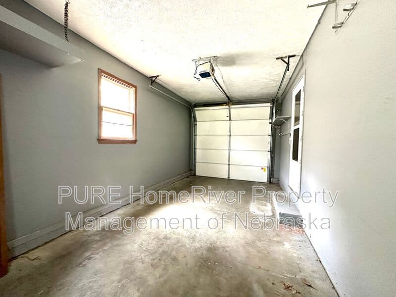 Omaha House: 12143 Ohern St