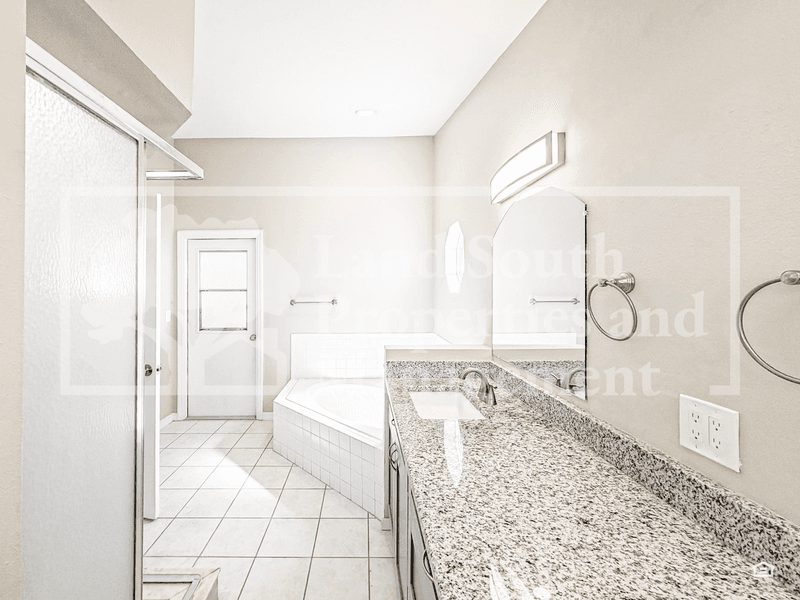 Lakeland House: 428 Emerald Cove Loop