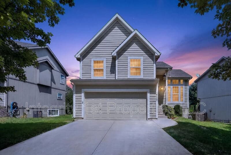 Olathe House: 16222 W 157th Ter