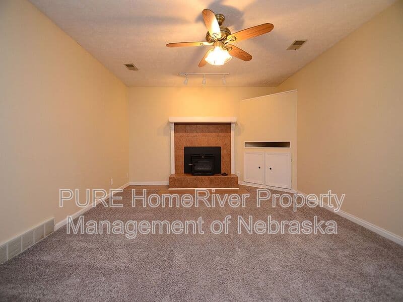 Omaha House: 2121 S 163rd Circle