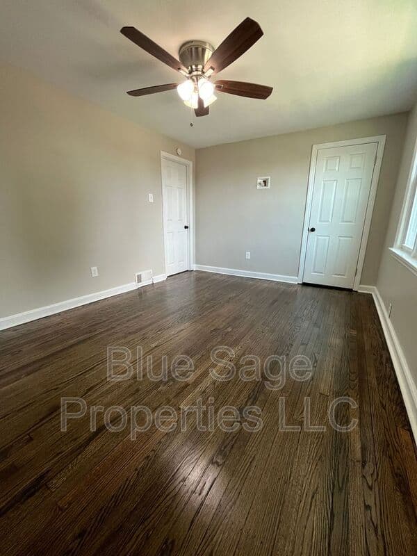 Crum Lynne Townhome: 1220 Lawrence Ave