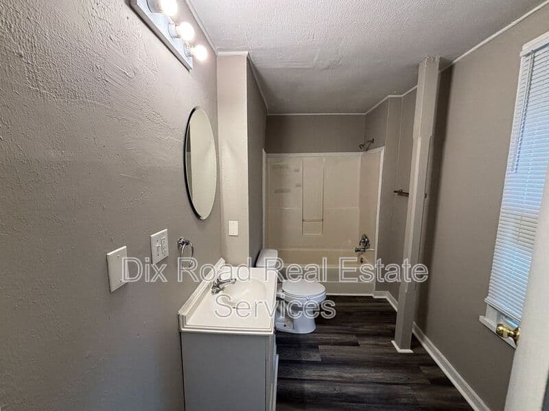 Dayton House: 37-39 E Helena