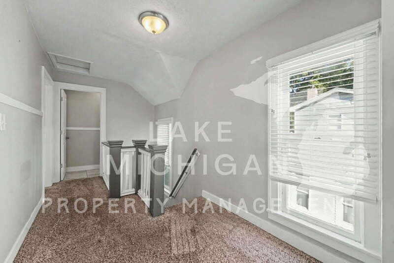 Grand Rapids House: 41 Diamond Ave NE