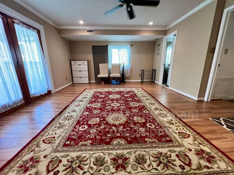 Philadelphia House: 2988 Welsh Rd