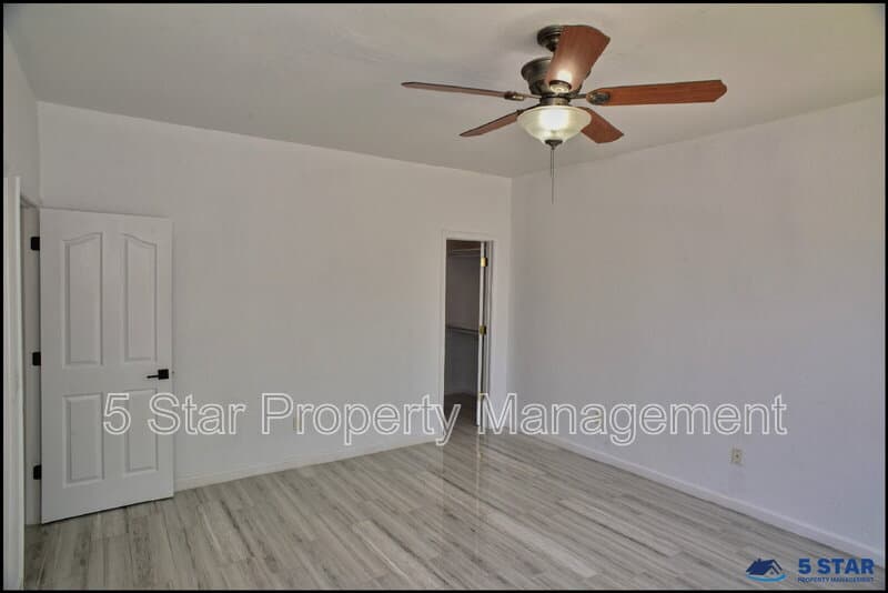 El Paso House: 7959 Morning Dawn Avenue !!