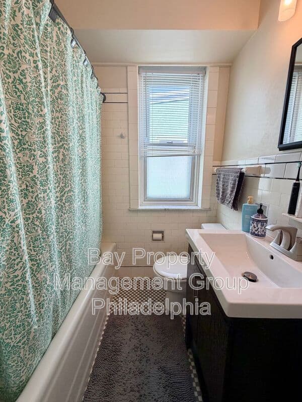 Philadelphia House: 15 West Abington Ave