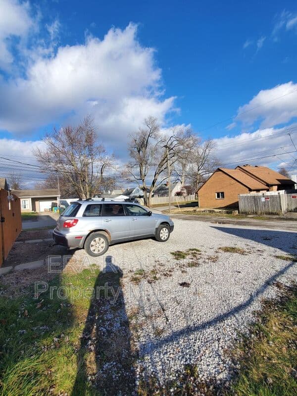 Columbus Condo: 852 S Roys Ave