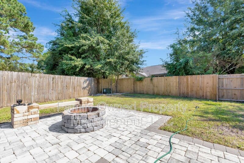 Summerville House: 106 Quest Street