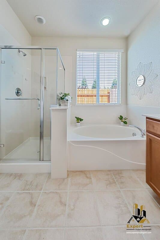 Lincoln House: 1836 Portello Way