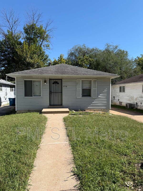 Saint Louis House: 9710 Balboa Dr