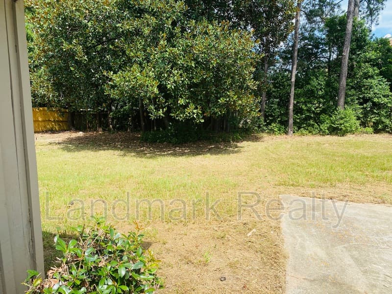 Warner Robins House: 116 Lake Front Drive