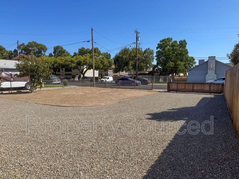 Manteca House: 415 Sutter St