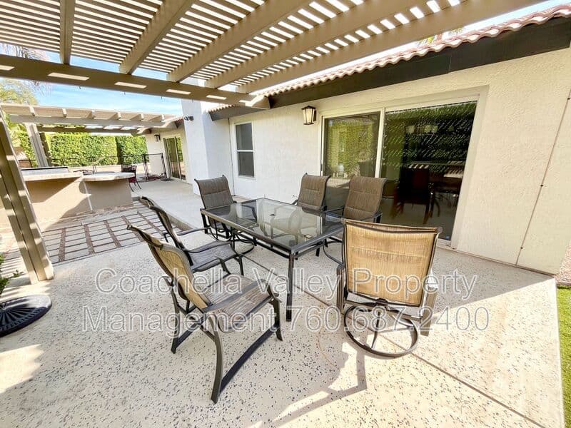 Palm Springs House: 372 W Dominguez Rd