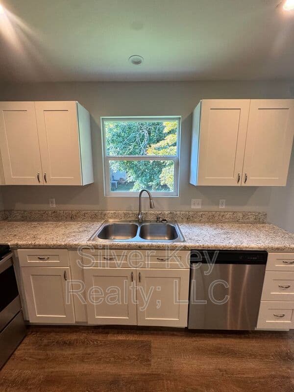 Athens House: 1603 Hutsell Drive