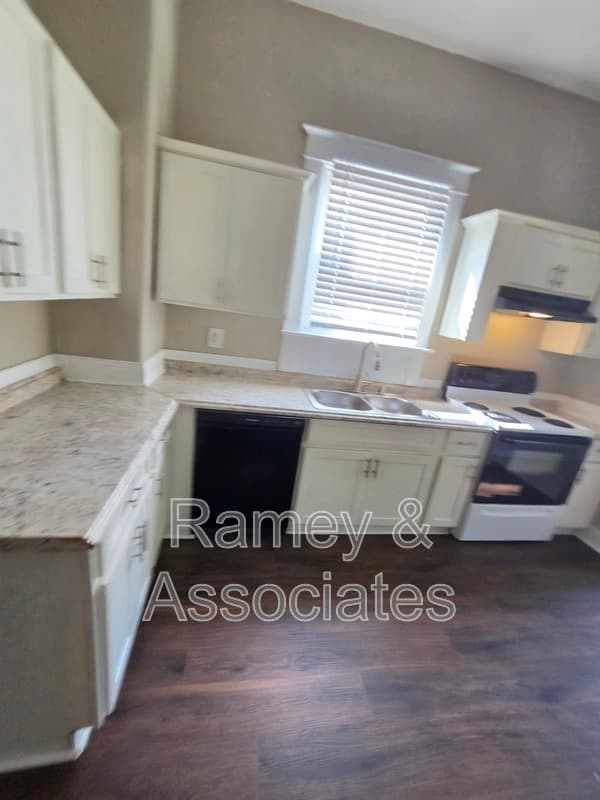 Louisville House: 4106 S 2nd Street