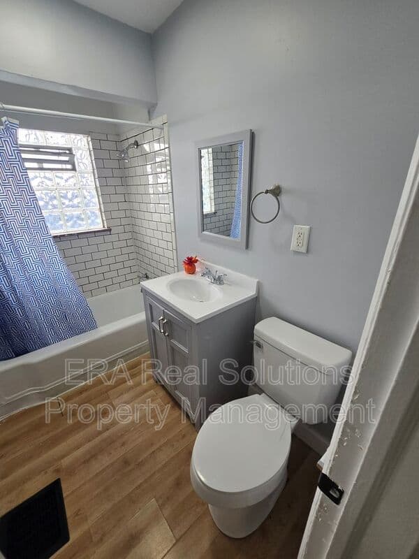 Columbus Condo: 112 COLUMBIAN AVE- A