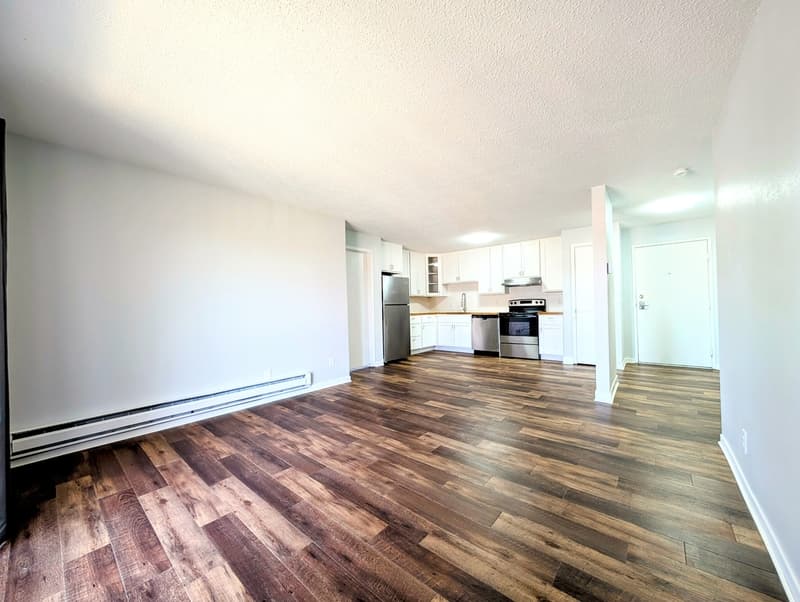 Pella Condo: 408 East 15th Street - 208