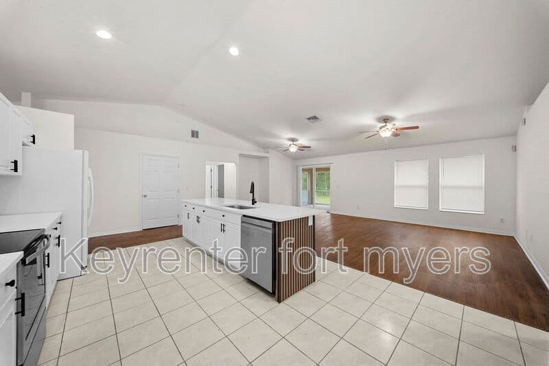 Lehigh Acres House: 2813 34th St W