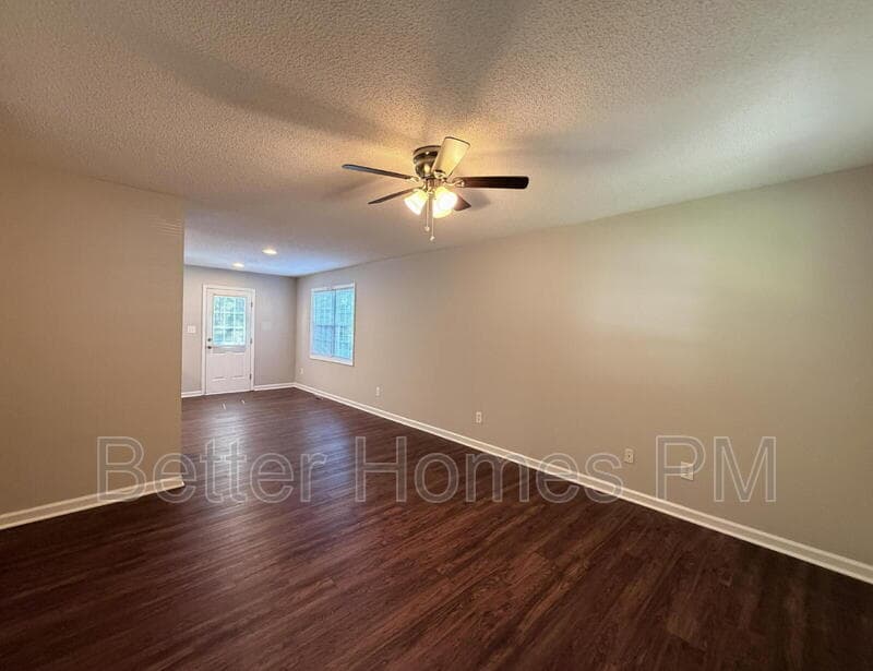 Knightdale House: 5716 Woof Place