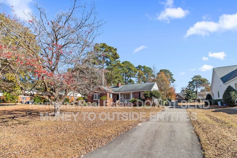 Fayetteville House: 315 Fairfield Dr.