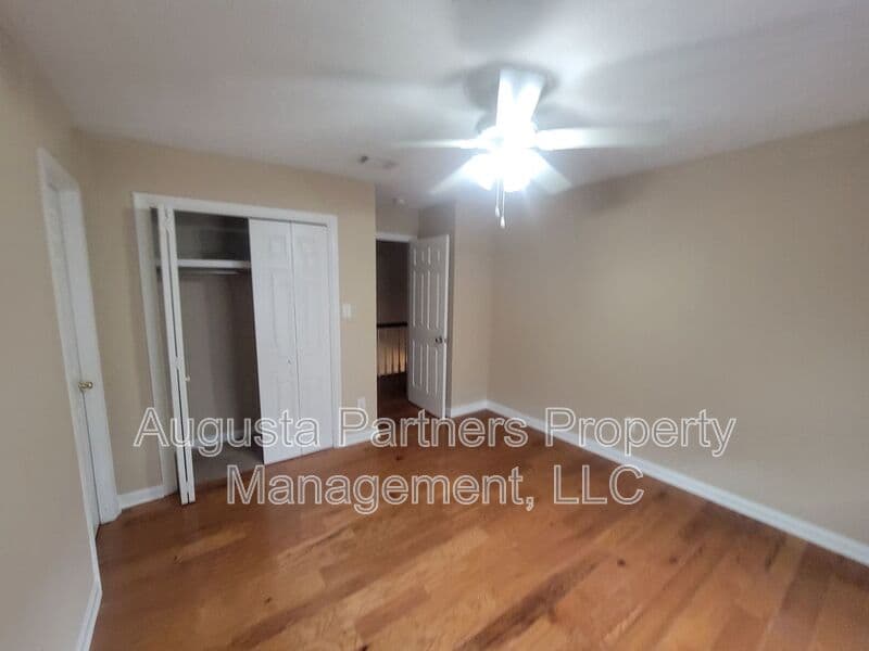 Martinez House: 288 Wakefield Ln S