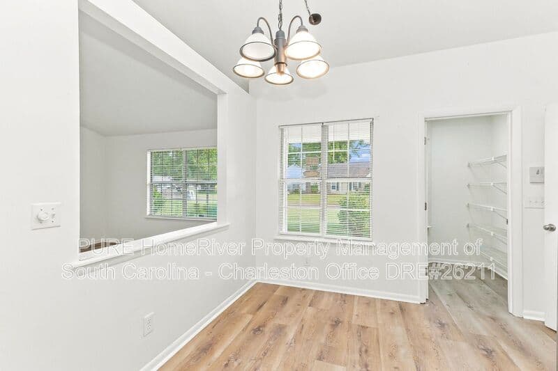 Summerville House: 108 Eaton Way